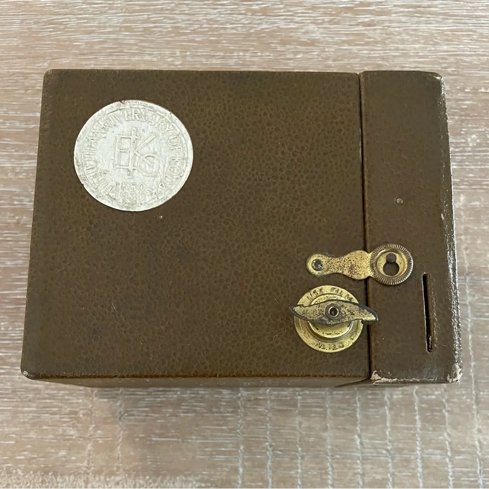 Eastman Kodak Anniversary box camera with meniscus lens
